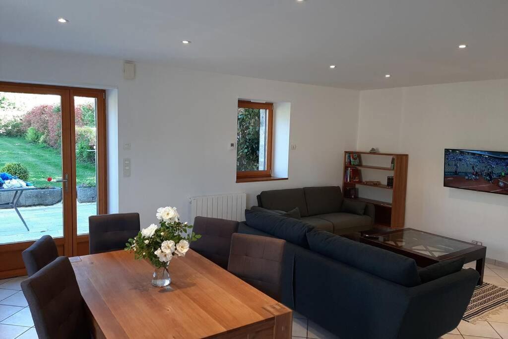 La Maison Bleue Saint-Sauveur-des-Landes Exteriér fotografie