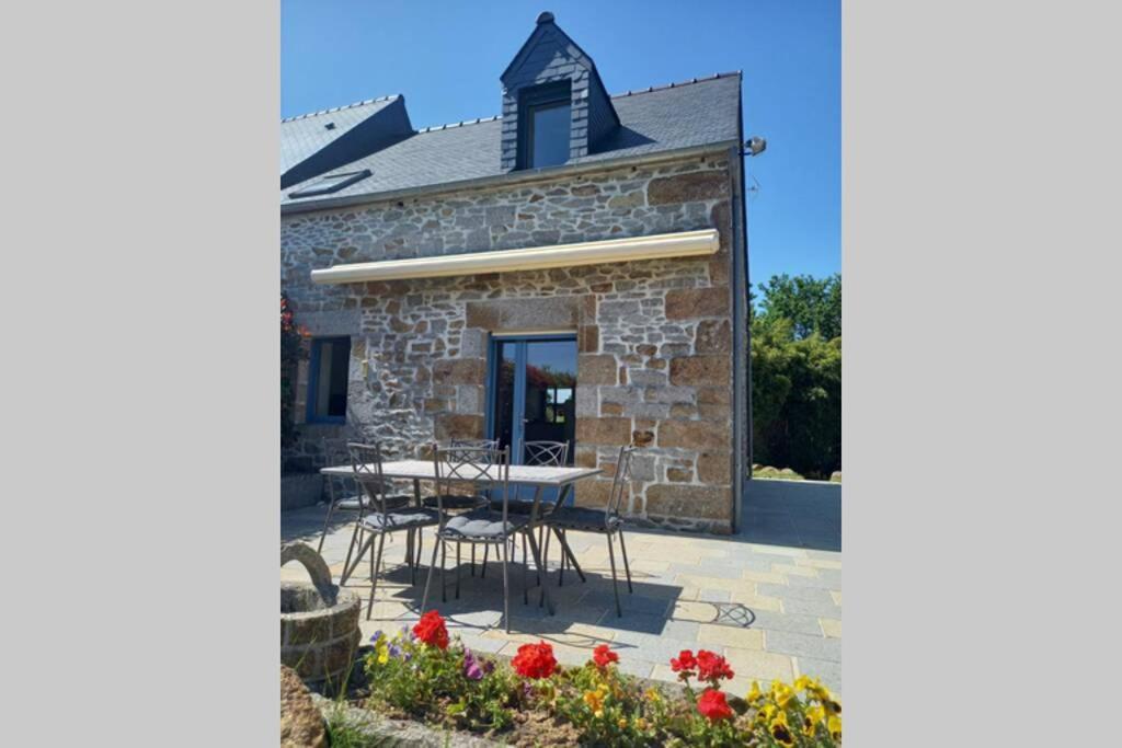 La Maison Bleue Saint-Sauveur-des-Landes Exteriér fotografie