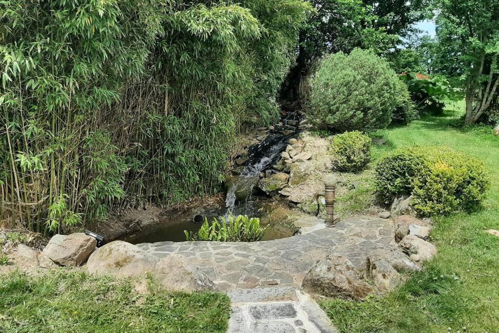 La Maison Bleue Saint-Sauveur-des-Landes Exteriér fotografie